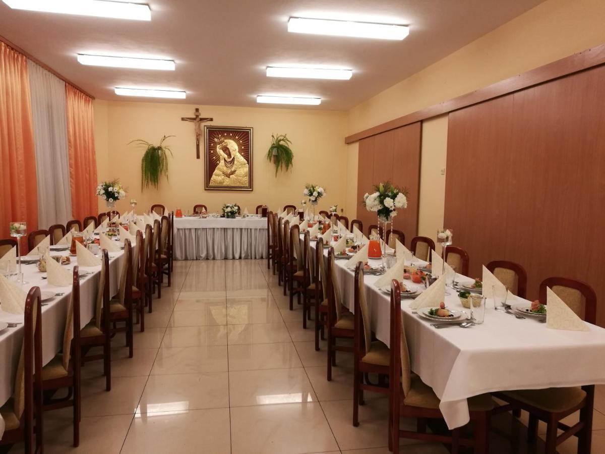 Centrum Ostra Brama Im. Jana Pawla II Skarżysko-Kamienna Exterior foto